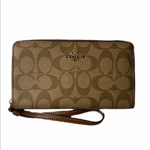 NWT Coach wallet. Never used. Color: Brown/Tan
